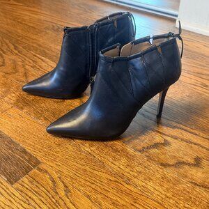 Badgley Mischka Black Leather Pointed Toe Heeled Booties